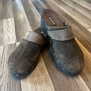 CROCS COBBLER STUDDED SUEDE Wedge Slip On Mule SZ 9